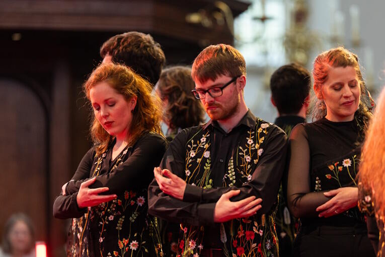 36Wishful-Singing_Gregorian_©-Juri-Hiensch