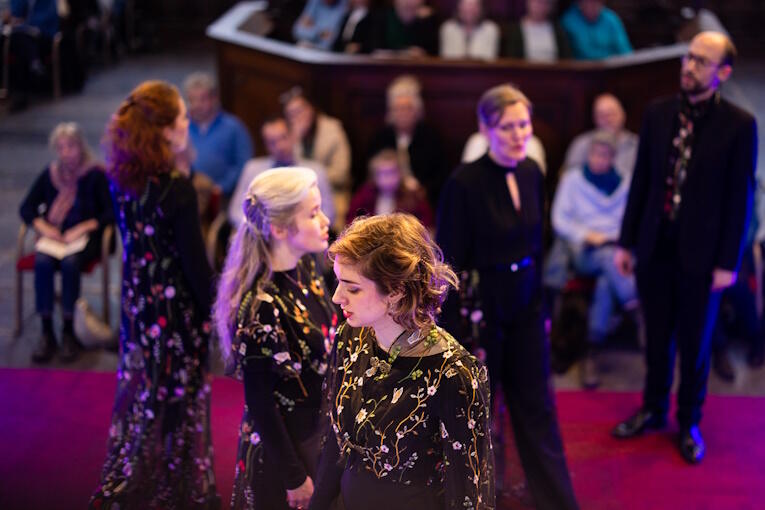 39Wishful-Singing_Gregorian_©-Juri-Hiensch