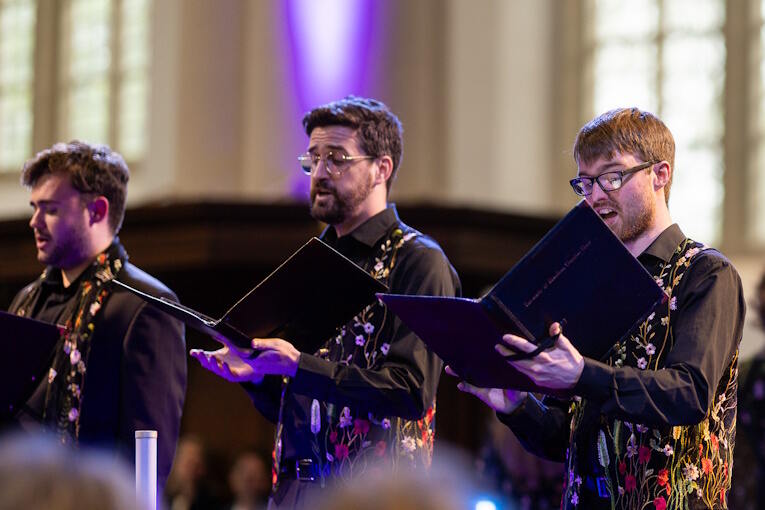 42Wishful-Singing_Gregorian_©-Juri-Hiensch