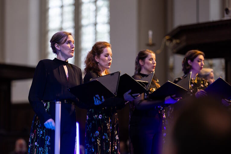43Wishful-Singing_Gregorian_©-Juri-Hiensch