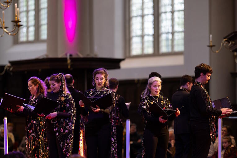 45Wishful-Singing_Gregorian_©-Juri-Hiensch