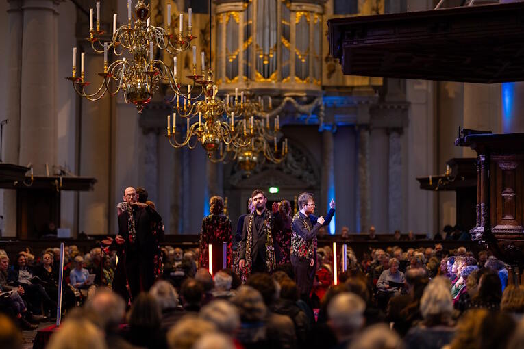 49Wishful-Singing_Gregorian_©-Juri-Hiensch