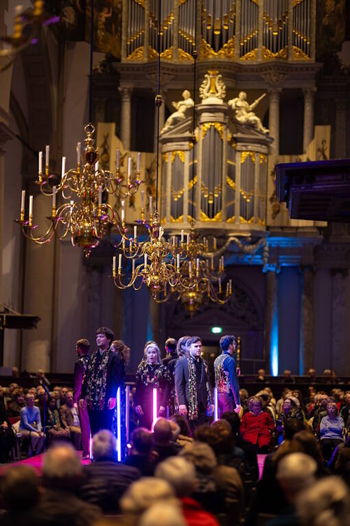 56Wishful-Singing_Gregorian_©-Juri-Hiensch